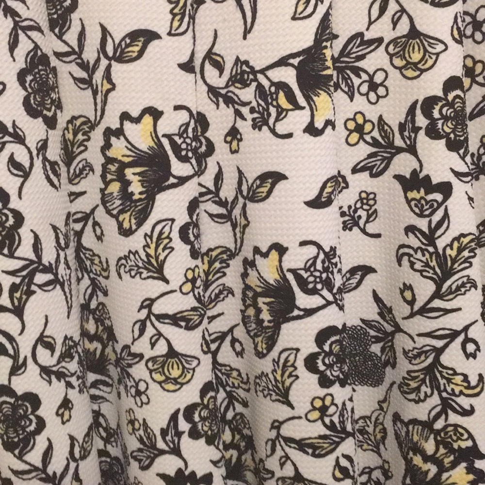Spring dress - Picture 3 of 3